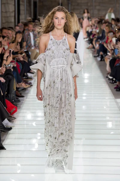 Look 28
